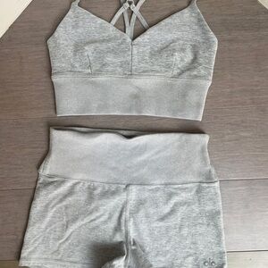Alo Yoga Training set. Great condition! Size Small.